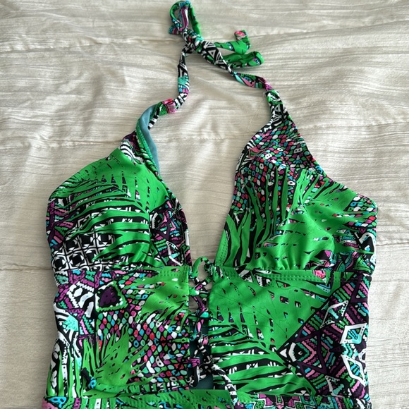 One piece green size small - Picture 2 of 6